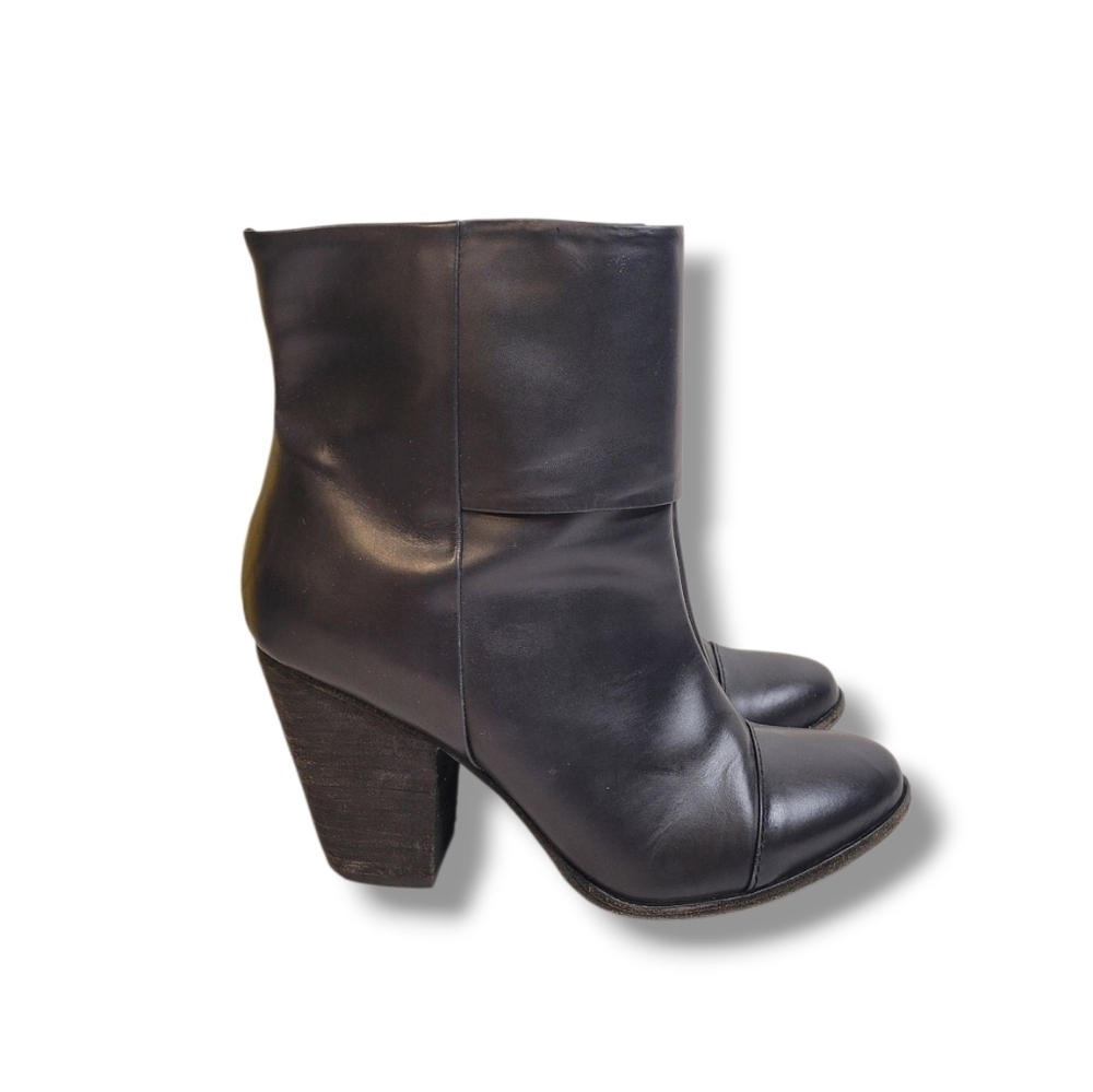 LL Bean Black Leather Heeled Ankle Boots 8.5